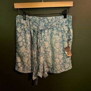 Knox rose shorts M